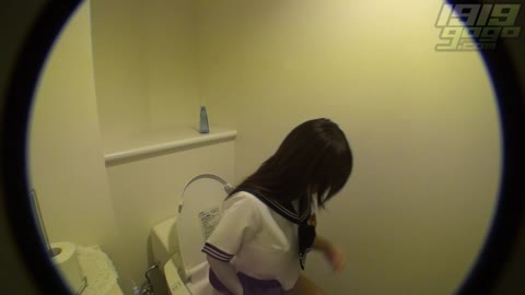 【ギャルも多い】某コンビニ★これはスゴい!! 店長が仕掛けた生々しい♥女子トイレ盗撮♥ 07