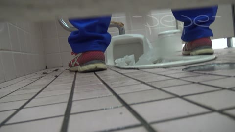 【至高洗面所盗撮】08 至高体育館下方撮り 局部好きの為の下方撮り特集!!