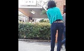 【お花見トイレ行列】股間押さえ撮った！脚長スレンダー美女