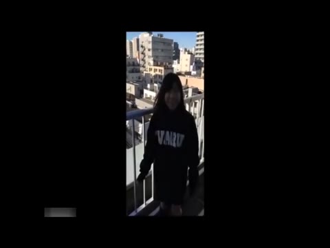 化粧っ気のないｃな少女と屋上で