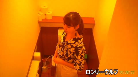アイドル志望、ガッツポーズしながら…。美女ばかりの秘密6名