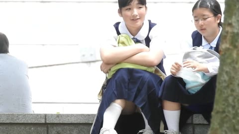公園でおしゃべり♬ｃレベルの子が丸見えトライアングル☆★他ﾃﾆｽc女子4本