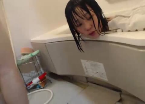 ぱっつん黒髪のさ〇やちゃん☆トイレから風呂場から胸＆筋を大公開♪他８作品+
