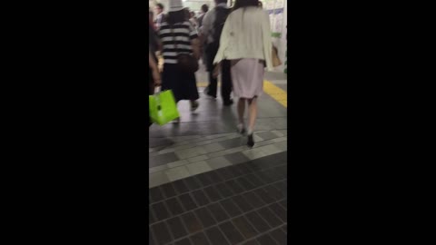 スレンダー長身清楚OL！ムチムチ尻白パンティー！【動画】005