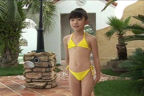 深浦ゆかりちゃんぺったんこのおっぱいやスジを楽しむ動画