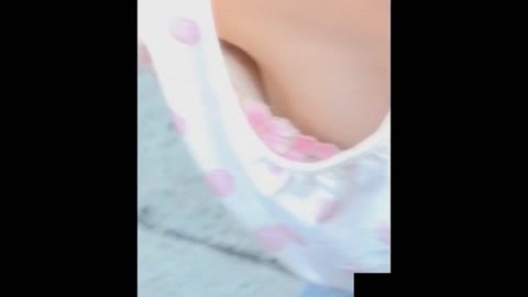 神レベルのJ○！！見せすぎタマラン胸ちら！！